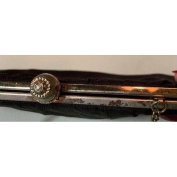 ✌️ 2/$40 ✌️ Vintage Black Clutch Purse with Short Chain Handle and Clasp Closure - Picture 5 of 5